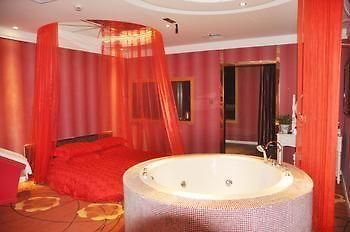 Yichang Xiangjiang No. 1 Hotel ภายนอก รูปภาพ